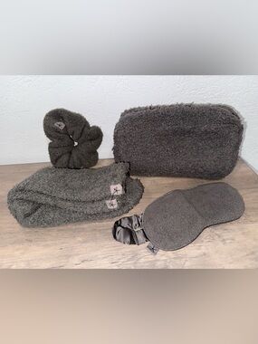 Barefoot Dreams - Cozy Dark Gray Travel Set